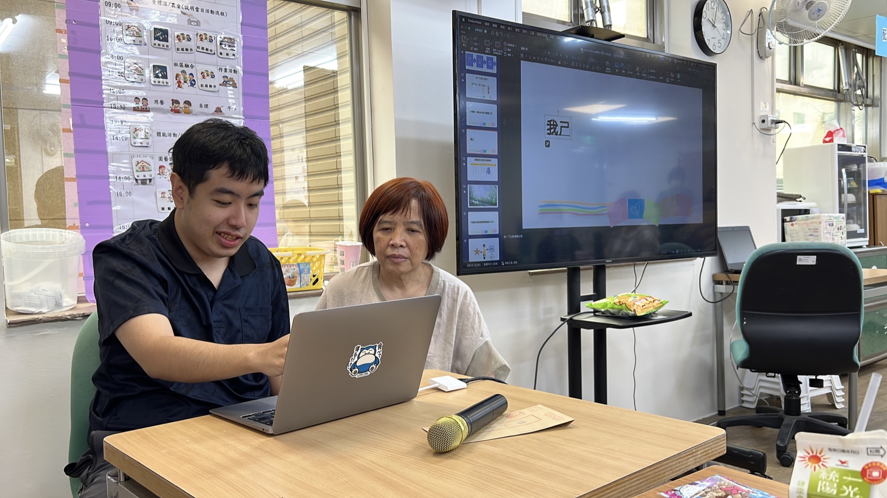 擴大溝通實作現場，陪伴孩子透過電腦與文字進行表達