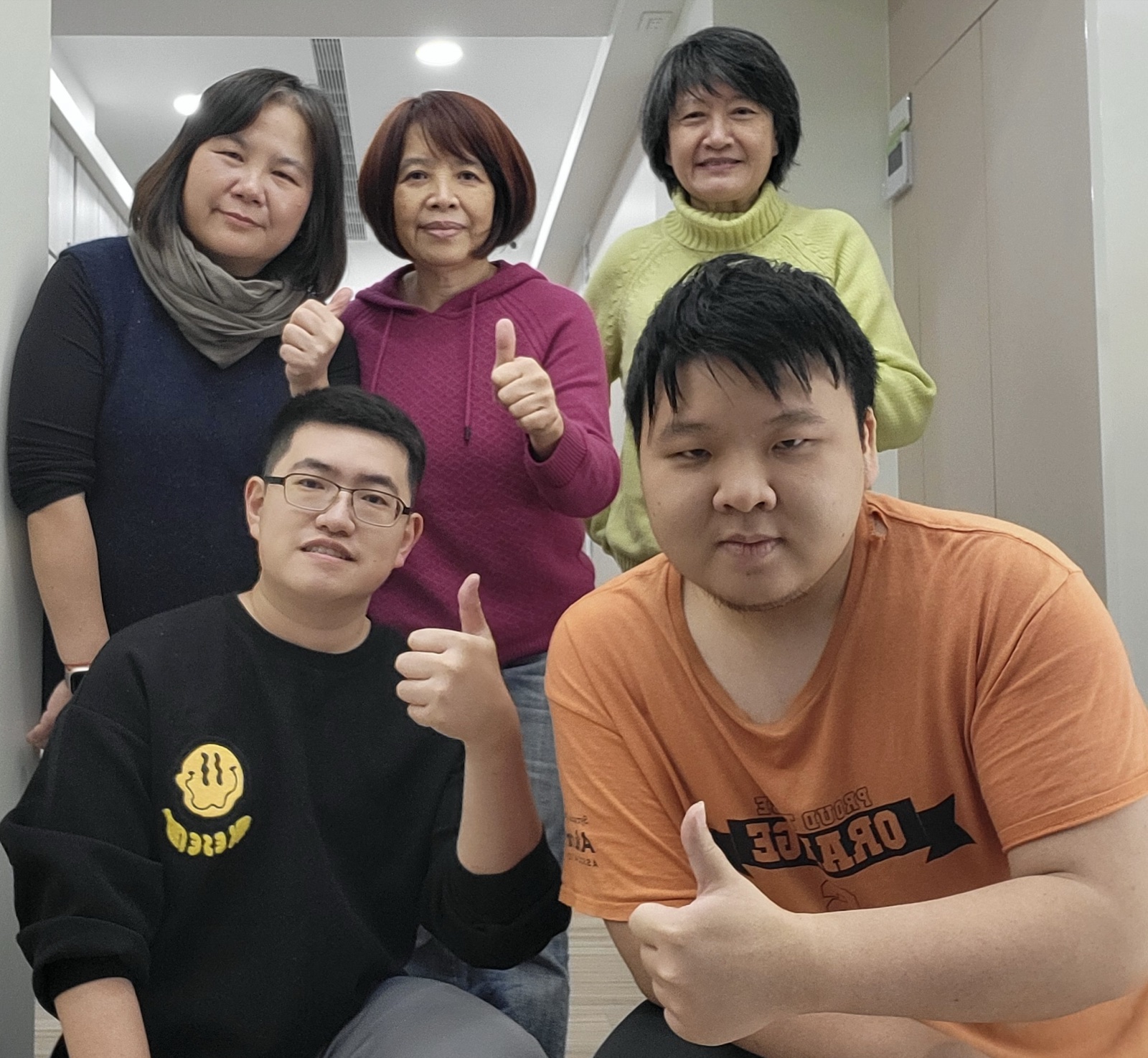 許美雲所長與團隊及參與者合照，呈現 ECTA 支持路上的同行與鼓勵